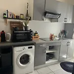 Charmant Studio Situe En Centre-Ville