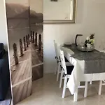 Beautiful Apartment 2 Steps From The Beach