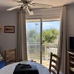 Vue Mer Les Pieds Dans L'Eau Apartement T3 Box Internet St Pierre La Mer