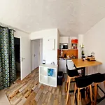 Chez Flow Joli Studio Cabine Climatise Avec Parking Et Piscine