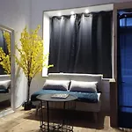 Charmant Studio A 2 Pas De Naval Group Au Coeur D Une Rue Commercante