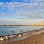 L'Oberoi, P2 Cabine Etoile Climatise, Piscine, Parking , Wi-Fi,