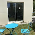 Petite Dependance Comme La Cabine D'Un Bateau.