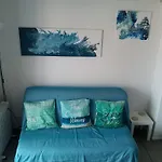 Stylish Studio Close To Beach In Residence With Pool