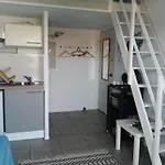 Stylish Studio Close To Beach In Residence With Pool