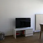 Appartement Refait A Neuf, Proche Commerces, Parking Prive - Fr-1-712-82