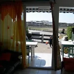 Appartement Dans Residence Pour 4 Personnes A Port Camargue Le Grau-Du-Roi