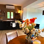 Maisonnette Independante Toute Equipee Avec Piscine Et Vue Mer Exceptionnelle