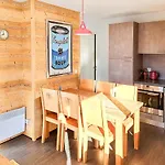 Penthouse 3-Bedroom Apartment, Mountain Views, Large Terrasse, Piste Access