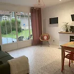 L Atelier De Leon