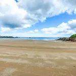Gorgeous Apartment In Saint-Lunaire With Kitchen