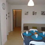 Appartement 2 Pieces Cabine Avec Piscine, Jardin, Et Garage A 300M De La Plage - Fr-1-328-192
