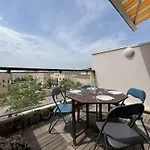 Appartement Renove 2 Chambres Avec Piscine Et Parking, A 6 Couchages Pres De La Plage - Fr-1-229-103