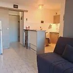 Appartement 2P Cabine, 6 Couchages, Climatise, Piscine, A 150M De La Plage Et 500M Des Commerces - Fr-1-249-141