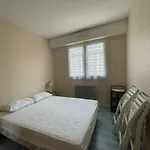 Appartement Lumineux Pres De La Plage Avec Terrasse, Parking, Et Equipements Modernes - Fr-1-494-98