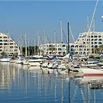Appartement 3 Pieces, Rdj, Climatise, Piscine Privee, Parking, Proche Mer Et Commerces - Fr-1-307-215