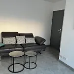 Chambre Avec Salle D'Eau Privee Dans Appartement Partage 200 M Du Tram