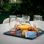 Le Cosmos Avec Terrasse Et Proche Plage Et Commerces