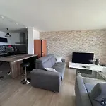 Spacieux Et Moderne Appartement En Bord De Mer