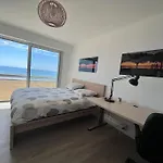 Spacieux Et Moderne Appartement En Bord De Mer