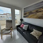 Appartement Pour 6 Personnes, En Centre-Ville, Avec Terrasse Exposee Sud, A Deux Pas De La Mer - Fr-1-672-34