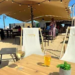 Les Pieds Dans L'Eau / F2 Avec Vue Sur Mer