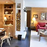 Appartement Familial 12 Pers. Avec Balcon, Cheminee, Proche Pistes Et Commerces A Meribel - Fr-1-180-619