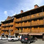 Appartement Familial 12 Pers. Avec Balcon, Cheminee, Proche Pistes Et Commerces A Meribel - Fr-1-180-619