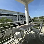 Appartement Cosy Avec Balcon - 4 Couchages, Parking, Proche Commerces Et Transports - La Rochelle - Fr-1-246-711