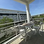 Appartement Cosy Avec Balcon - 4 Couchages, Parking, Proche Commerces Et Transports - La Rochelle - Fr-1-246-711