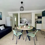 Appartement En Rdc Avec Terrasse Au Boucanet