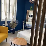 Vieux Port Studio Chic