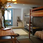 Lily A L'Auberge