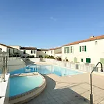 Jolie Maison A Etage En Residence Avec Piscine
