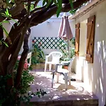 Logement Climatise Avec Jardin Et Parking Pour 2 Personnes En Bord De Plage