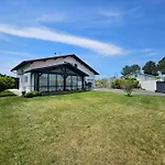 Cosy Villa With Pool Near Ocean
