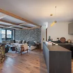 Courchevel 1850: Appartement Neuf Au Pied Des Pistes Avec Piscine Et Spa - Fr-1-564-102