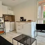 Appartement Rdc Avec Terrasse, Piscine, Parking, A 400M De La Plage - 4 Pers - Fr-1-225-819