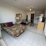 Studio Cabine Confortable, Terrasse, Proche Plage Et Commerces - Le Grau Du Roi - Fr-1-250-284