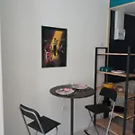 Charmant Studio A 2 Pas De Naval Group Au Coeur D Une Rue Commercante