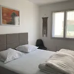 Appartement T2 Lumineux Et Moderne Avec Parking - 4Voil245 -
