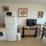 Studio Cabine 4 Couchages, Proche Seaquarium, Plage Et Commerces, Avec Terrasse Et Barbecue, Le Grau-Du-Roi - Fr-1-250-289