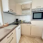 Appartement 2 Etoiles Avec Balcon-Terrasse, 1 Chambre, Parking, Pres De La Mer - Fr-1-197-491