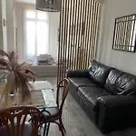 Studio Equipe A 50 Metre De La Gare Et 10 Mn Des Plage