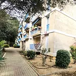 Appartement Dans Residence Calme