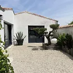 Maison Jasmin, Spacieuse, Avec Piscine Privee Chauffee