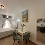 Studio A Baldaquin Du Cloitre