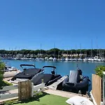 Marina Blue Belle Vue Sur Les Bateaux Terrasse Et Jardin