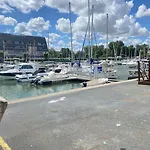 Studio Avec Loggia, Classe 2 Etoiles, Situe Sur Le Port