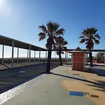 Studio Cabine A Port Leucate : 4 Pers, Piscine, Front De Mer, Terrasse, Parking - Fr-1-798-9